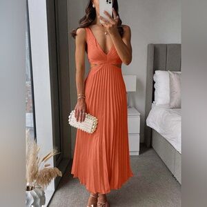 V neck cut out waist Pleated Maxi